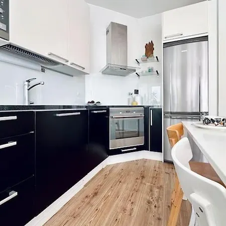Bright 37m2 Studio With Sauna In The Heart Of רובניימי